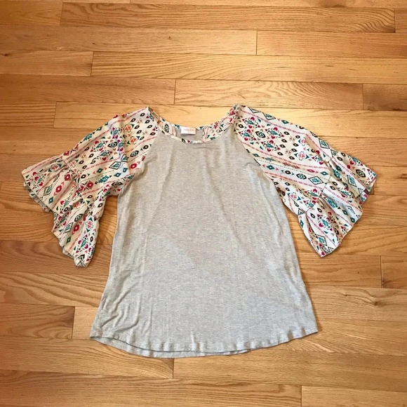 Boho Chic Beige Top with Floral Sleeves - Perfect for Spring & Summer! - Picture 6 of 15